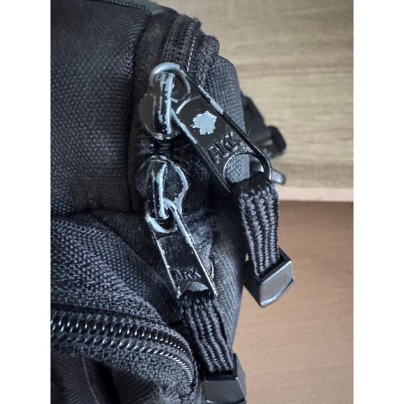 Quantaray Small Camera Bag Black 7"x3"x8" - Picture 3 of 6